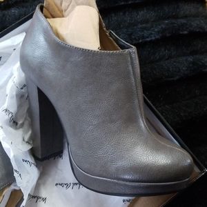 NEVER WORN Sz 10 Grey Michael Antonio Ankle Bootie